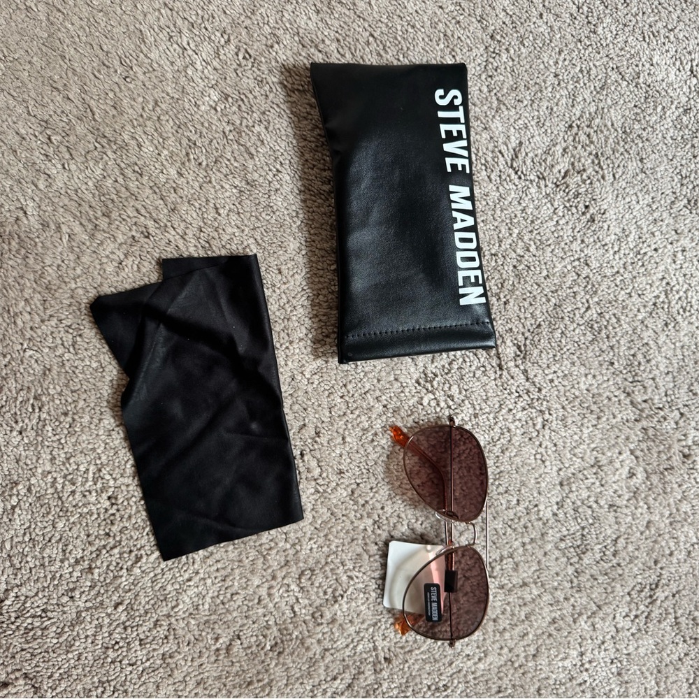 Steve Madden Brown Sunglasses with Black Case